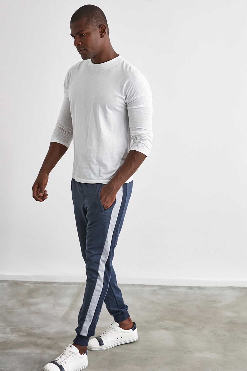 Pantalon jogger banda lateral zara