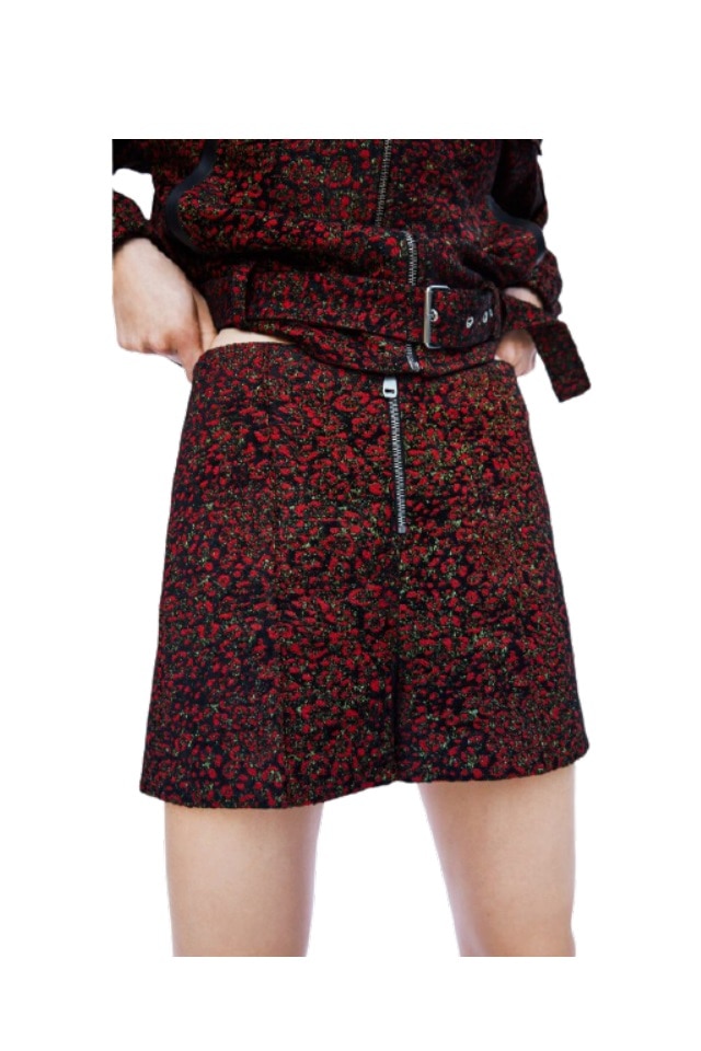 Pantaloni rosi zara si camasa